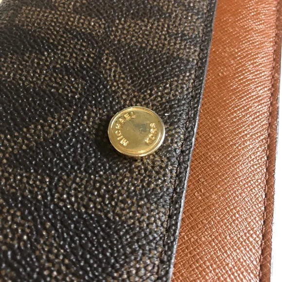 Michael Kors wallet - Picture 6 of 11